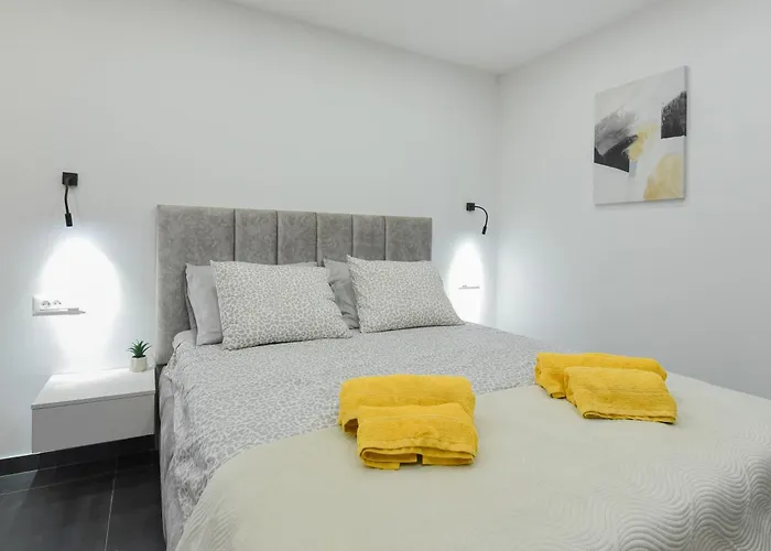 Apartman Nice דירה *